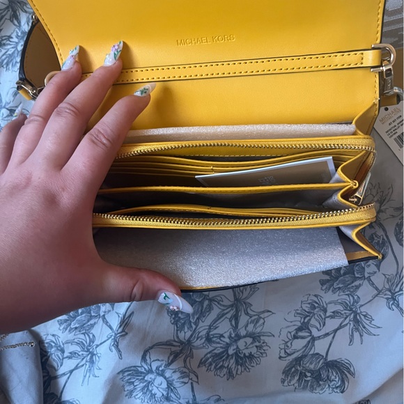 New Michael Kors Jet Set Item Large Wallet
Crossbody Jasmine Yellow NWT - Picture 9 of 12